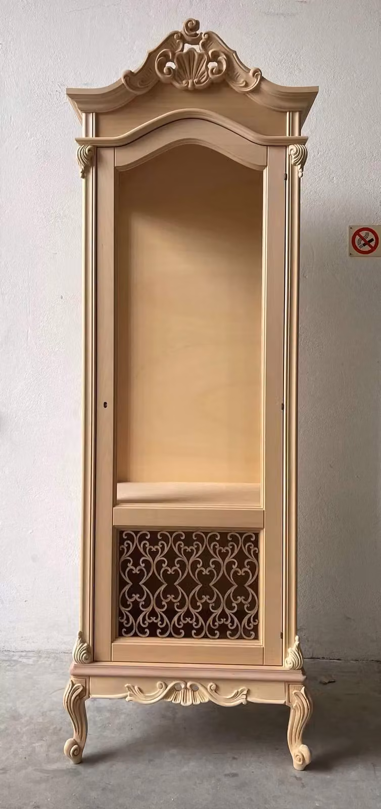 Vetrina classica barocca Mobili 2G in legno grezzo con anta in vetro e decorazioni floreali L: 72 cm, P: 46 cm, H: 214 cm