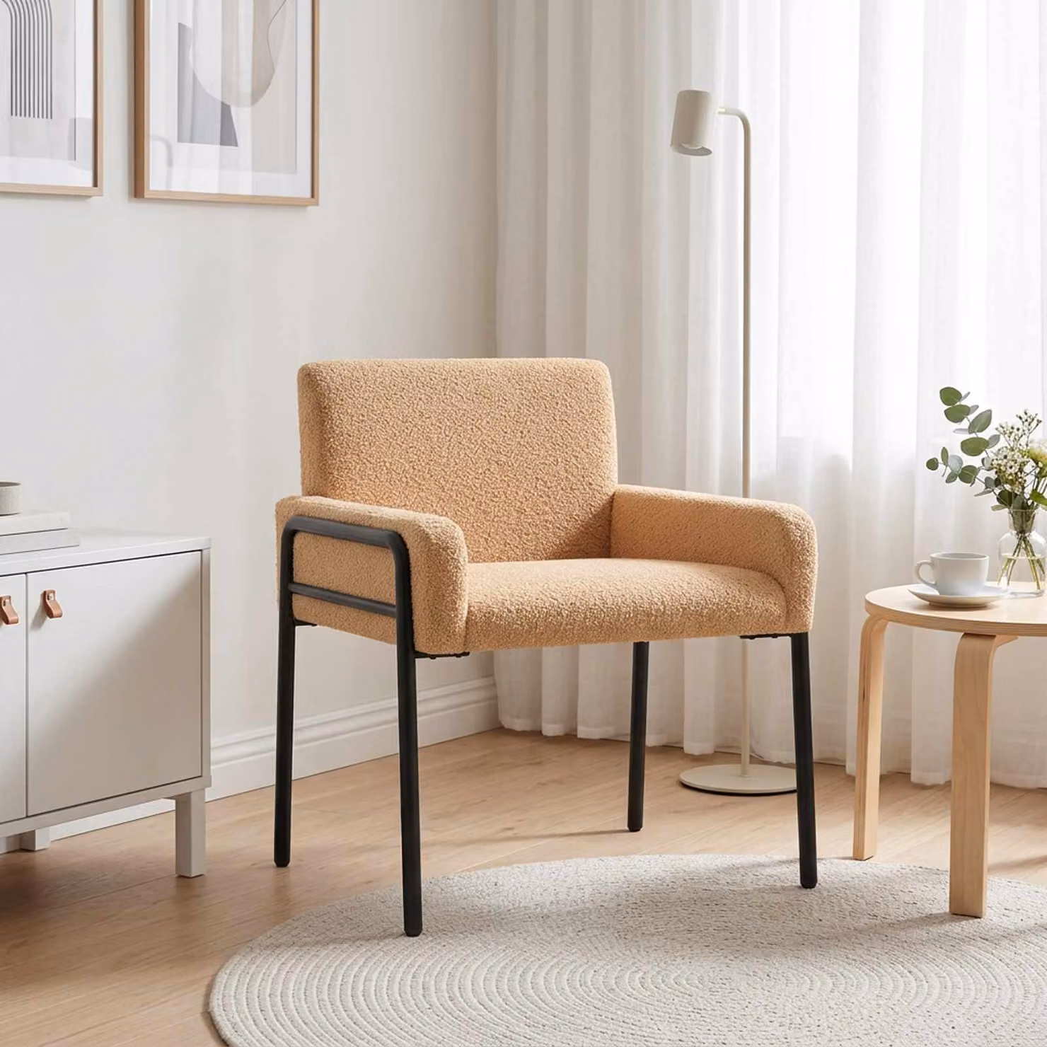 Sedia d'accento moderna vidaXL in tessuto bouclé beige con braccioli e struttura mista per soggiorno o camera da letto