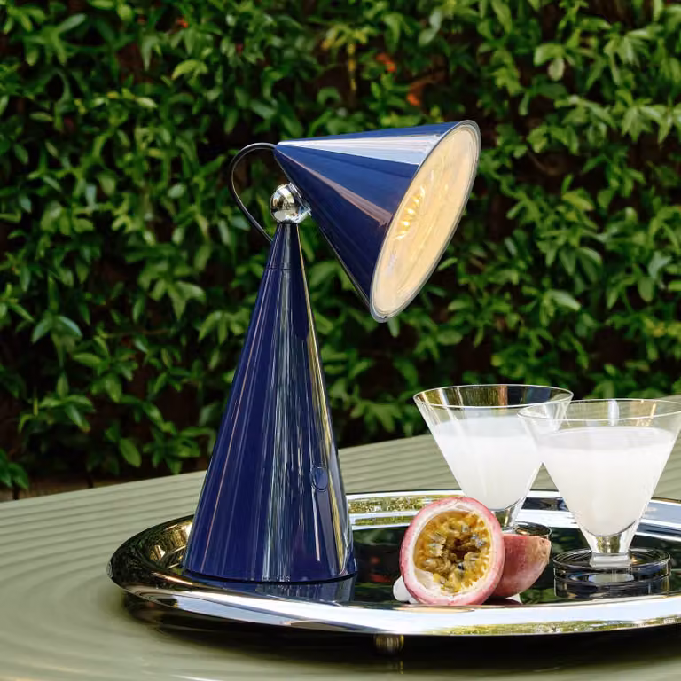 Tom Dixon Lampada da tavolo POSE, dimmerabile, Blu, Soggiorno / Sala da pranzo, Plastica, Design, Lampada da tavolo