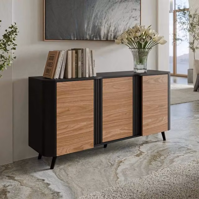 Credenza Loreo, Madia da salotto con tre ante battenti e vani interni, Rialzata da terra, 151x42 h70 cm, Nero e Noce