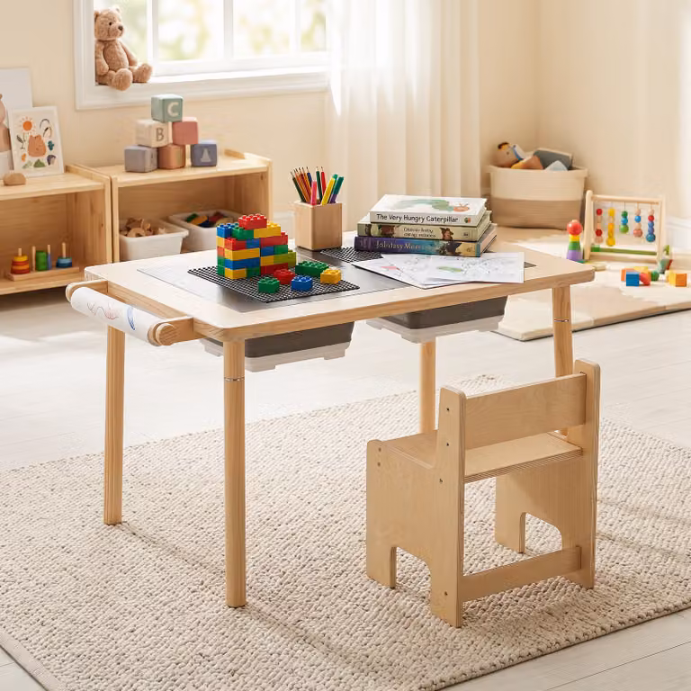 Tavolo attività sensoriale Costway per bambini con cassetti pieghevoli per sabbia e rullo di carta, design scandinavo in legno e MDF bianco e marrone