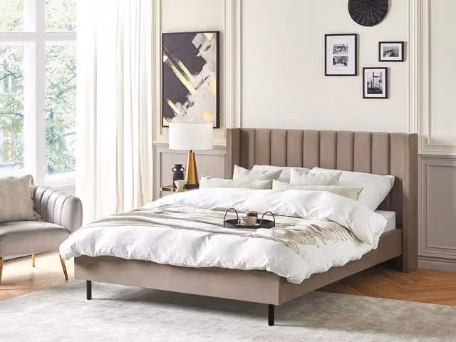 Letto matrimoniale Beliani in velluto beige stile glamour con doghe L/P: 160 x 200 cm – 1