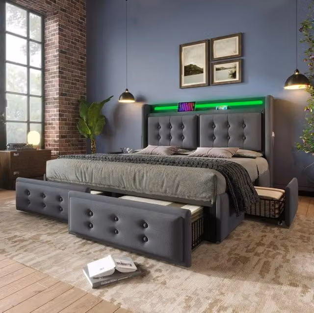 Letto imbottito 140x200 cm con testiera in pelle ecologica, LED multicolore, 4 cassetti e funzioni di ricarica USB-C e USB, struttura in legno e metallo grigia