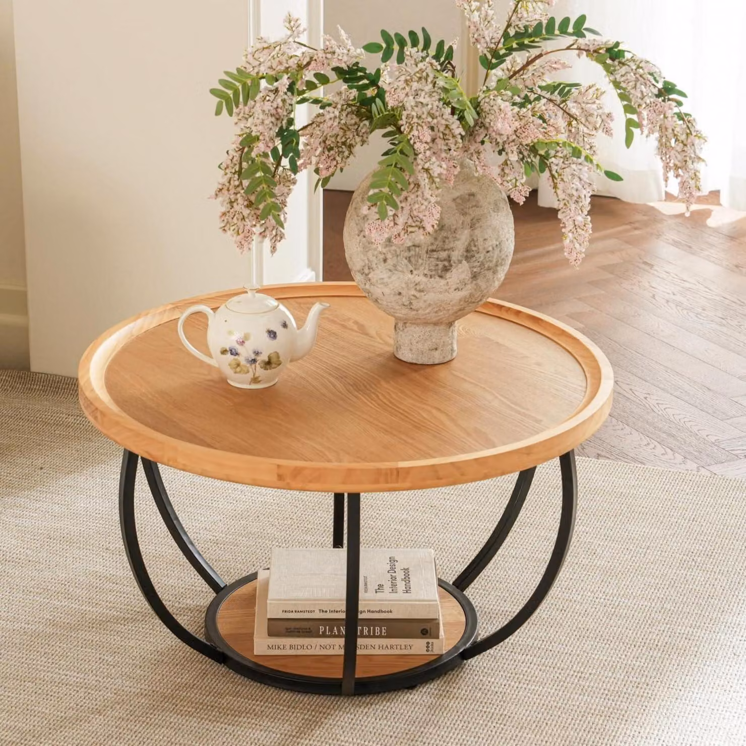 Tavolino da caffè rotondo, diametro 80 cm, aspetto legno, struttura in metallo, 2 ripiani, bordo rialzato