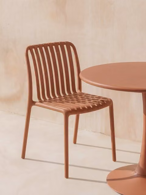 Sedia da giardino Arola Kenay Home colore terracotta arancione impilabile in plastica resistente alle intemperie