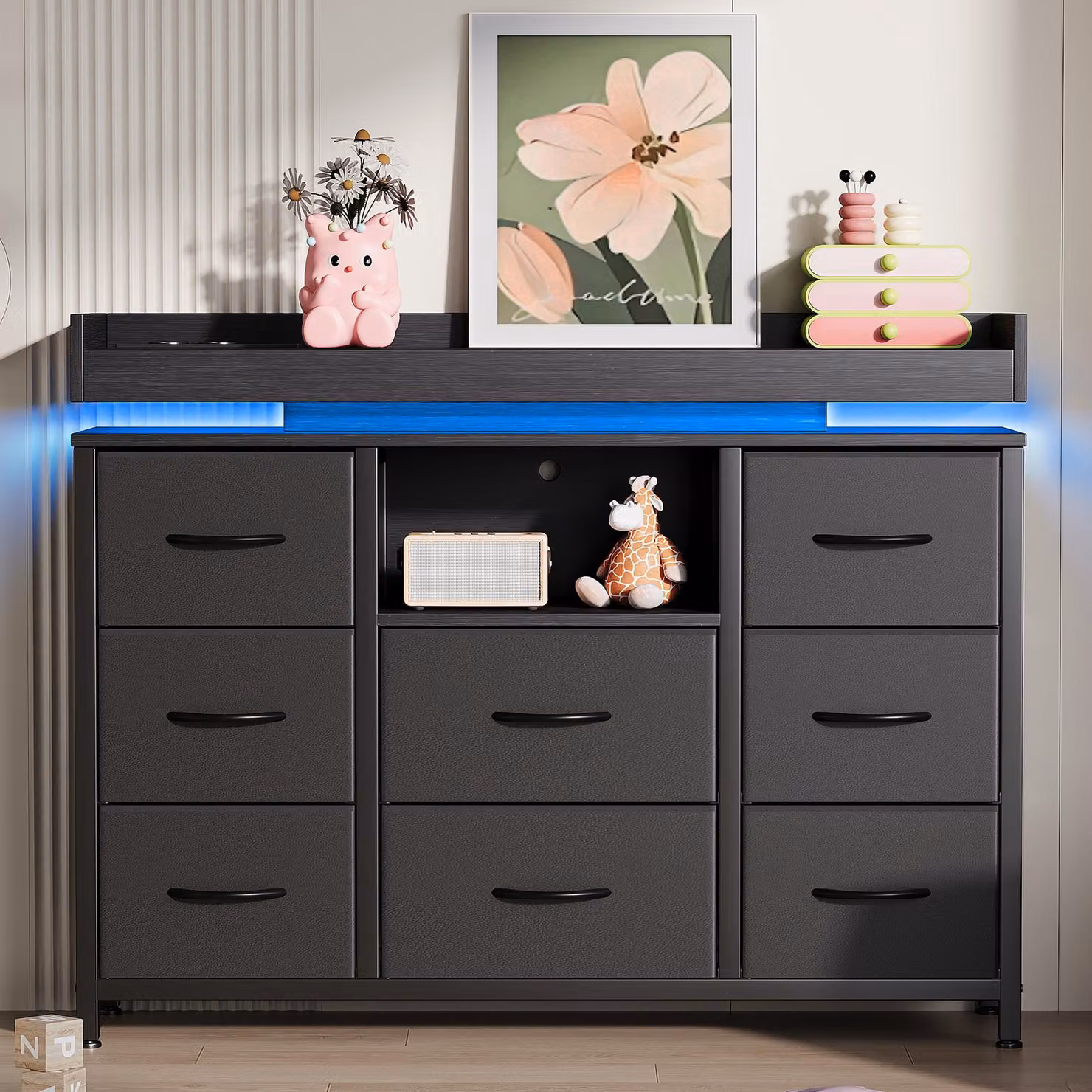 ProximaX Comò nero con 8 cassetti, stazione di ricarica e illuminazione a LED RGB, cassetti rivestiti in tessuto, sistema antiribaltamento, robusto telaio in acciaio, mobile TV per soggiorno e camera da letto, 108x30x82 cm