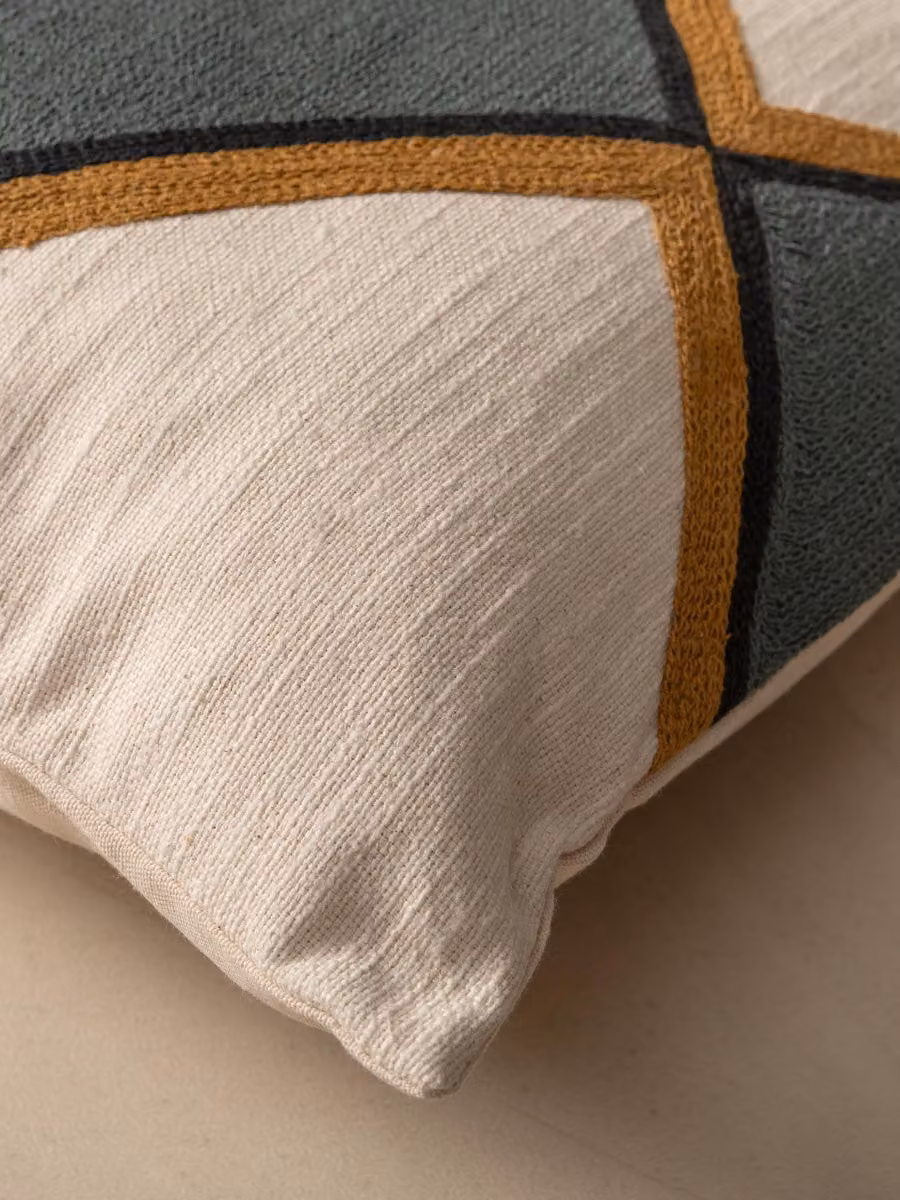 Cuscino Bite Kenay Home con motivo grafico tabacco-menta, L 60 x P 40 x H 40 cm, rivestimento in cotone lavabile e rimovibile, colori marrone, nero e bianco – 2