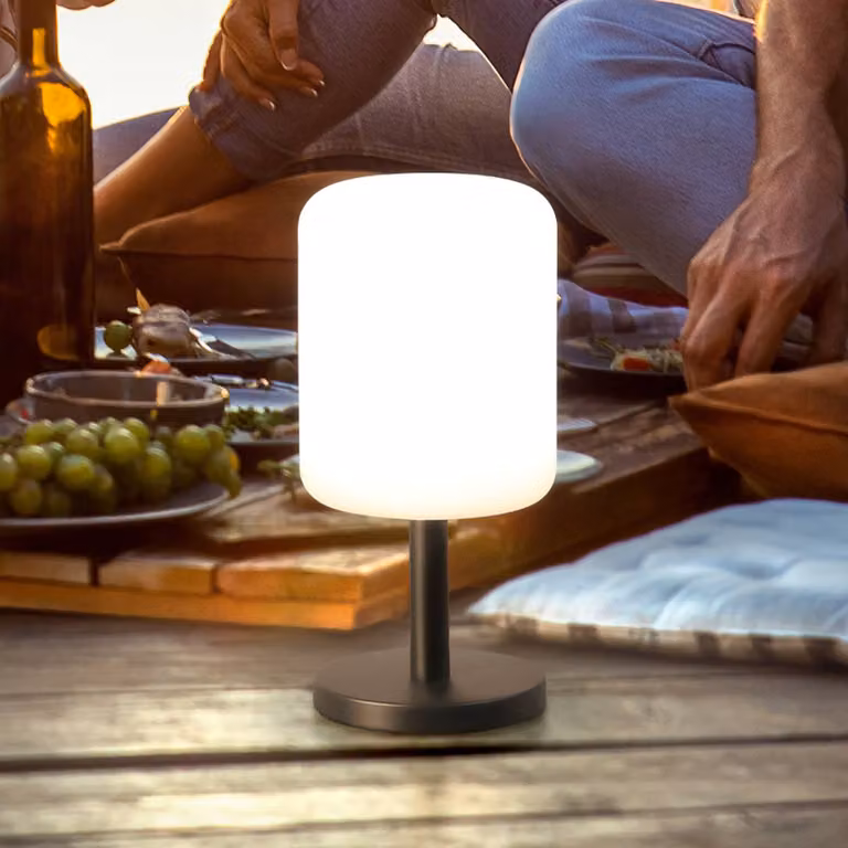 FH Lighting Volterra Pro LED lampada da tavolo ricaricabile, IP54, RGBW, telecomando Pro, dimmerabile, Bianco / Opale, Metallo, Moderno