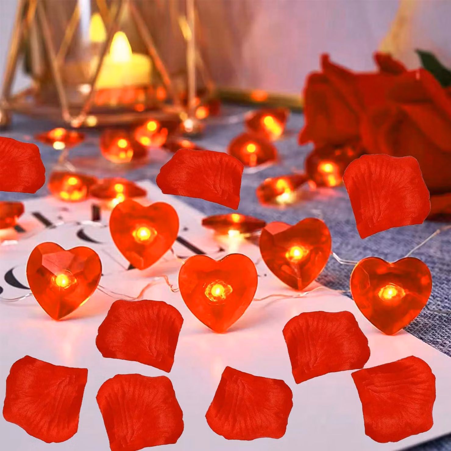 Catena luminosa a LED a forma di cuore, 2 metri, con 20 cuori rossi e 1000 petali di rosa