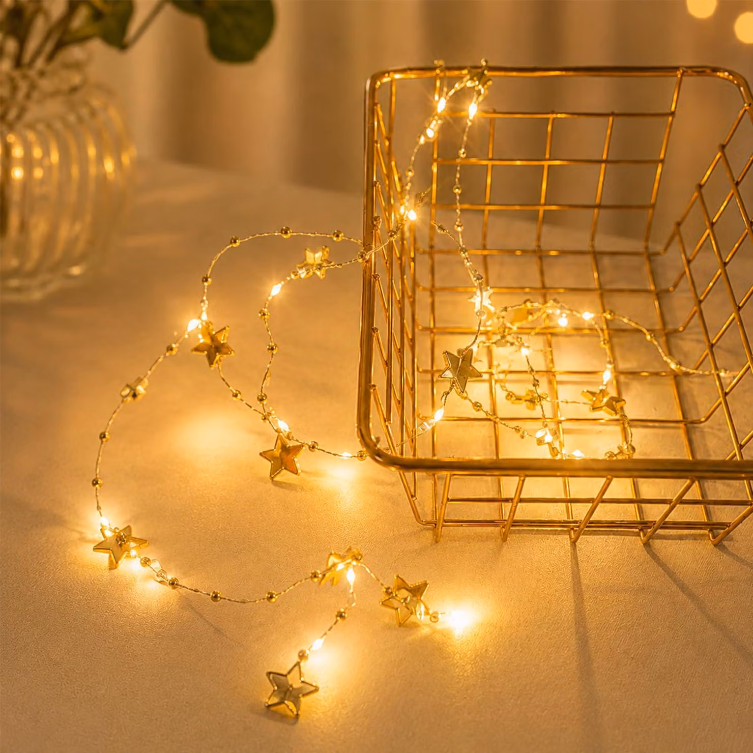 Catena luminosa con perline e stelle dorate, 2 metri, 20 LED