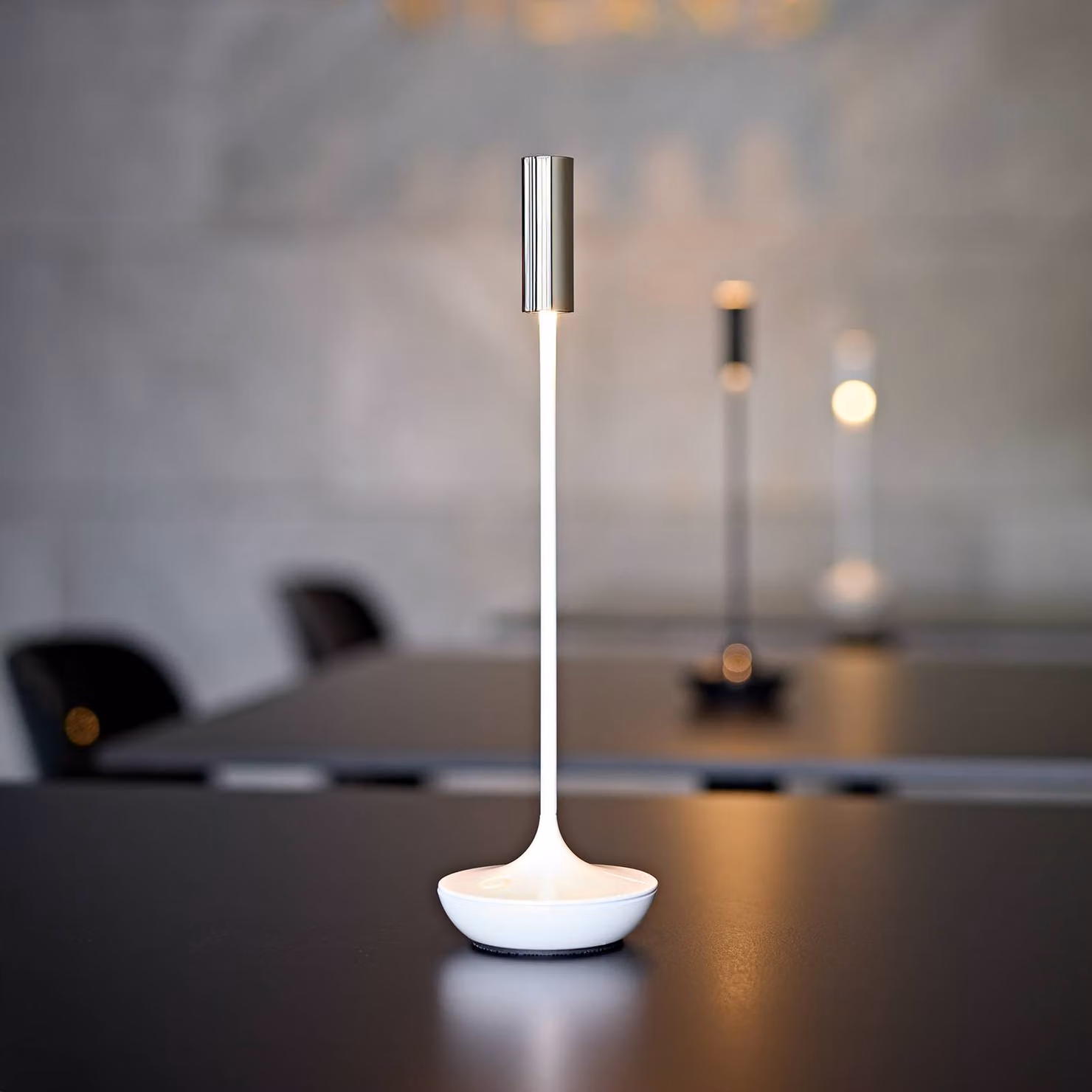 Sigor Lampada da tavolo ricaricabile Nucandle LED, bianco/argento, IP54, dimmerabile Nucandle,, Bianco / Opale, Soggiorno / Sala da pranzo, Alluminio