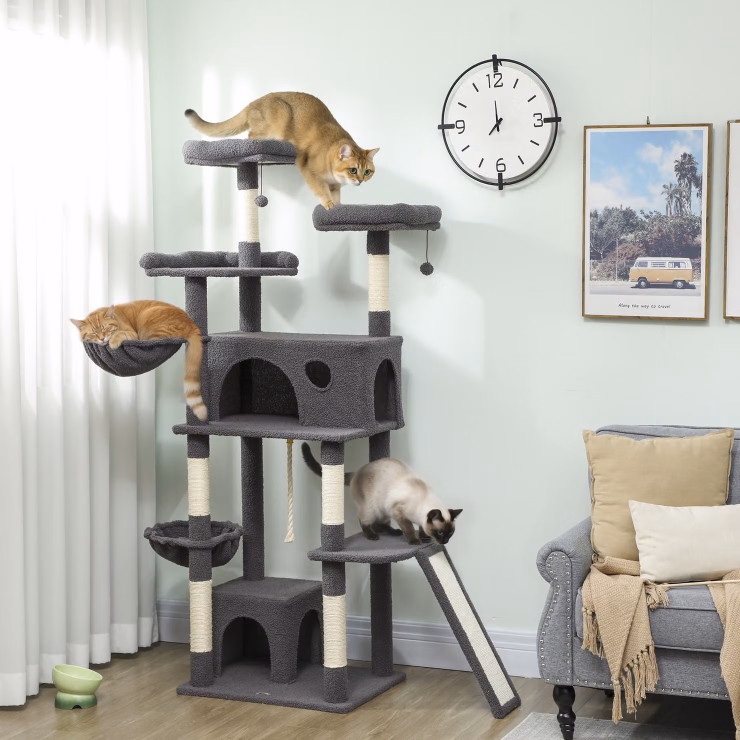 Albero tiragraffi PawHut per gatti con 3 letti, 2 piattaforme e 3 giocattoli sospesi, Grigio, Altezza: 174 cm – 2
