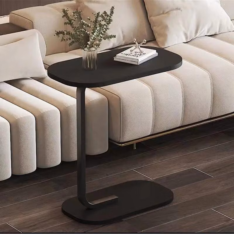 Tavolino a forma di C - Tavolino da salotto - Piano in MDF - Struttura in metallo - Gambe curve - Rivestimento in polvere - Altezza 59 cm - Nero