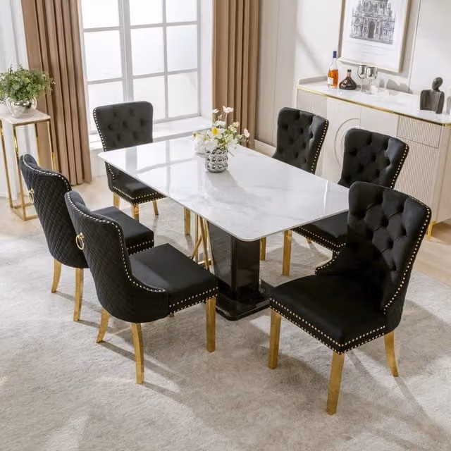 Sedia da pranzo MIVRAY in velluto nero con gambe in metallo dorato e dettagli con borchie – 1