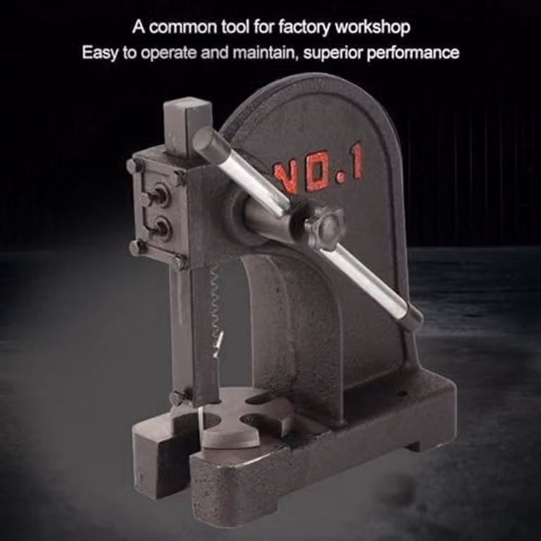 Utensili manuali - Assemblaggio di precisione - Diversi pezzi da lavorare - Rivetatrice - Foratura - 4 fori fissi - Utensile pneumatico