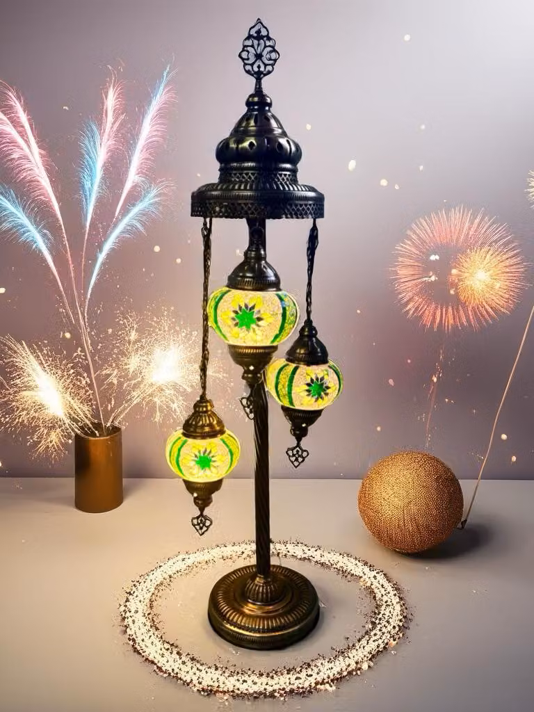 Lampada da tavolo artigianale turca con 3 sfere di vetro - Vetro mosaico verde per un'illuminazione suggestiva