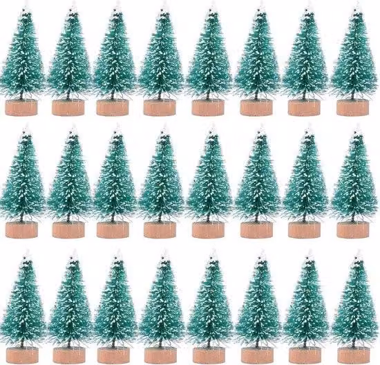 Piccoli alberi di Natale artificiali con base in legno verde