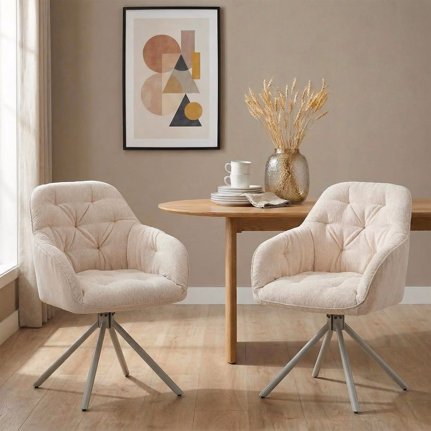 Set di 2 sedie da pranzo AYA, bianco crema - Sedia imbottita girevole a 360° con cuciture decorative, scocca ergonomica con braccioli, struttura in metallo, tessuto in velluto a coste di facile manutenzione, portata massima 120 kg