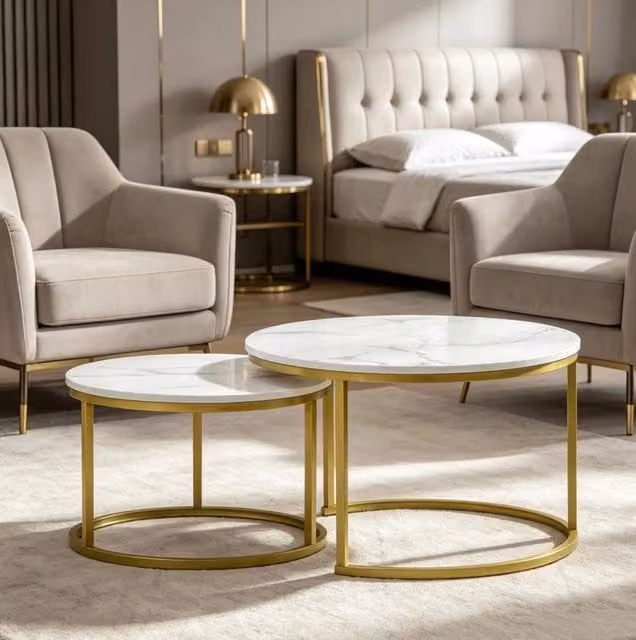 Set di 2 Tavolini Moderni a Incasso con Piano Bianco Effetto Marmo e Struttura in Metallo Oro