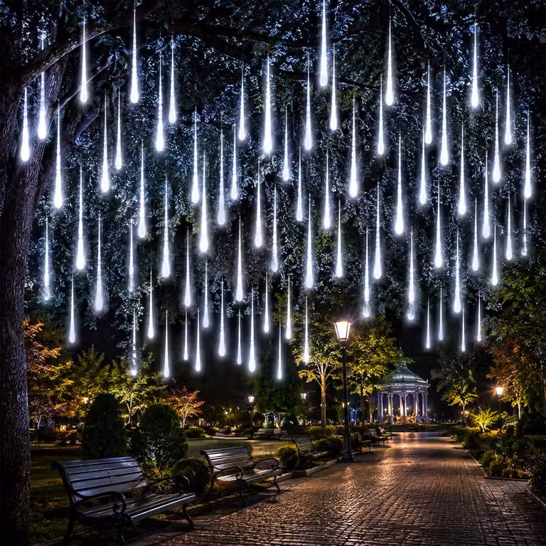Catena luminosa a forma di pioggia di meteoriti, luci che simulano stelle cadenti, decorazioni natalizie per giardino, adatte anche per Halloween, colore bianco, 50 cm, 288 LED