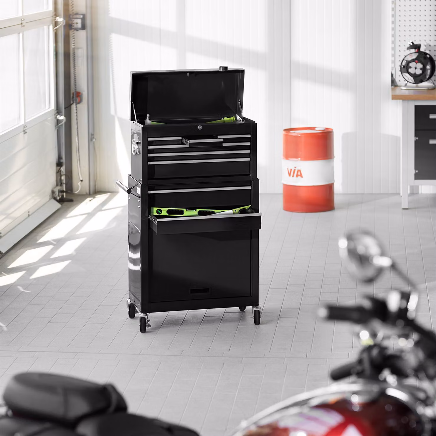 Carrello portautensili tectake in acciaio nero con ruote L: 150 cm, P: 33 cm, H: 110 cm – 2