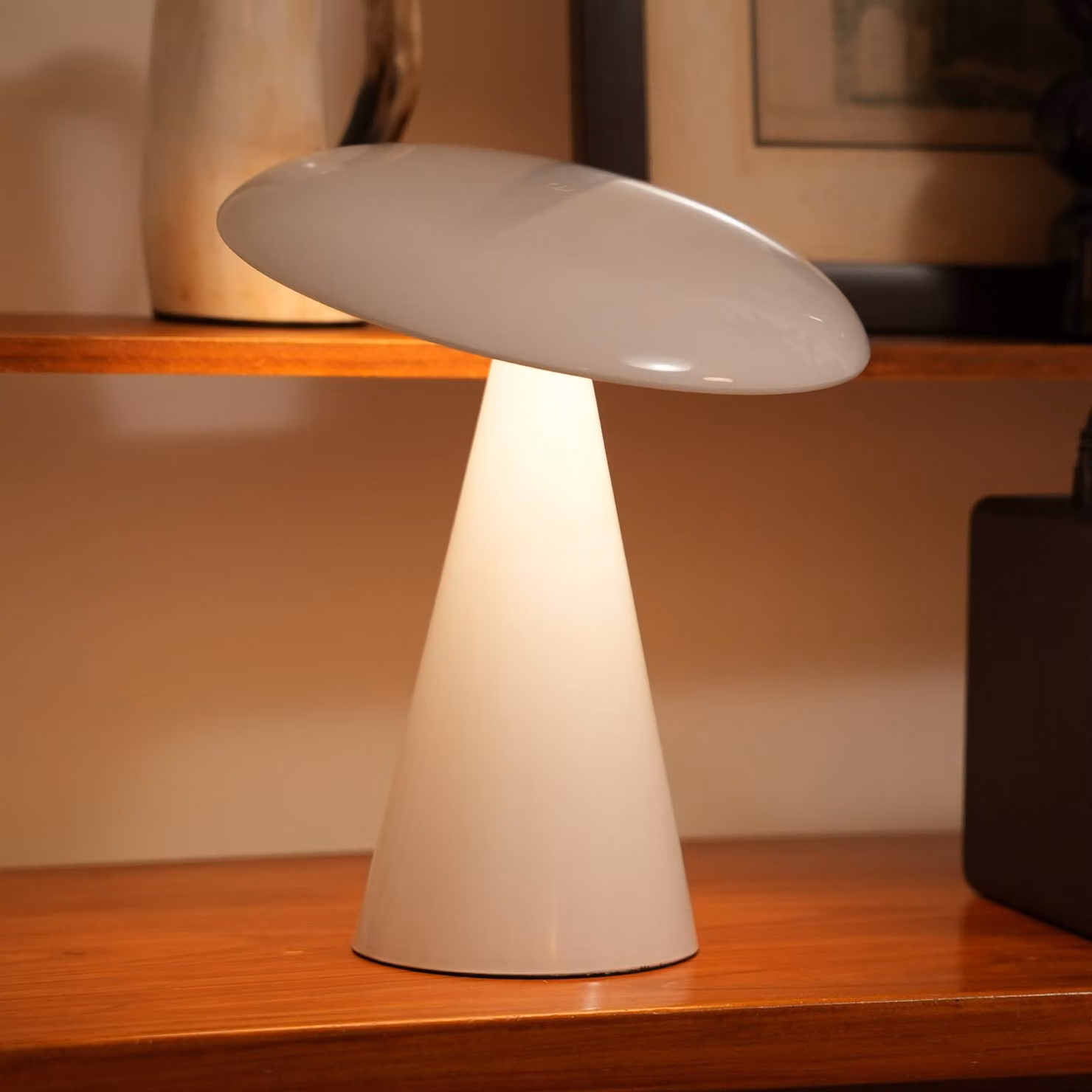 Beacon Lighting Lampada da tavolo LED ricaricabile Kinoko, bianca, 27 cm, CCT dimmerabile, Bianco / Opale, Soggiorno / Sala da pranzo, Plastica, Moderno