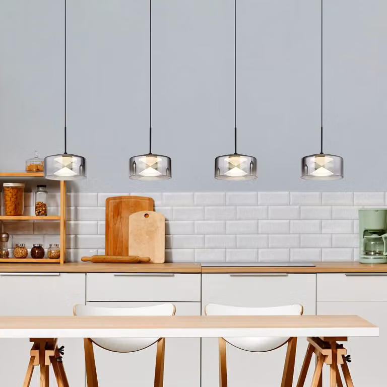Globo Lampada LED a sospensione Belinda, lunghezza 105 cm, grigio fumo, 4 luci Belinda, Alluminio / Grigio / Zincato, Soggiorno / Sala da pranzo, Vetro
