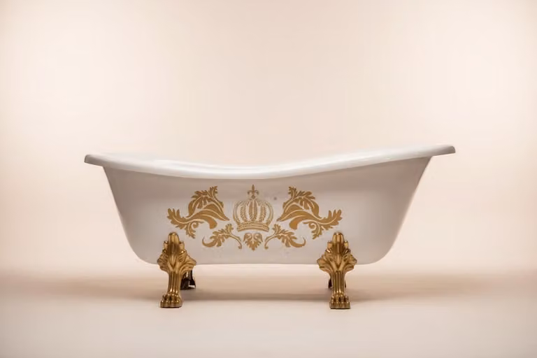 Pompöös by Casa Padrino vasca freestanding Deluxe di Harald Glööckler bianco/oro/bianco 1470 mm con piedi di leone dorati