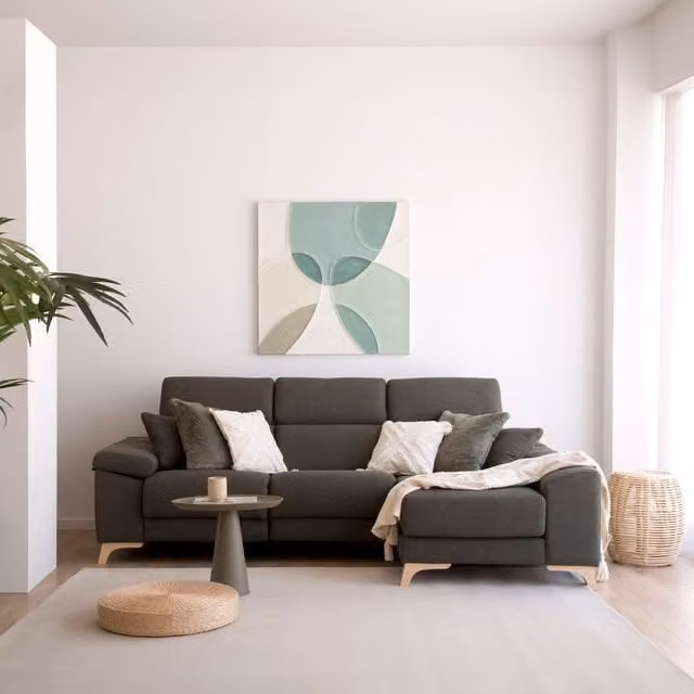 Sofà elettrico Banak Mumbai a 3 posti con chaise longue destra, rivestimento in tessuto grigio, ricarica USB e cuscini inclusi