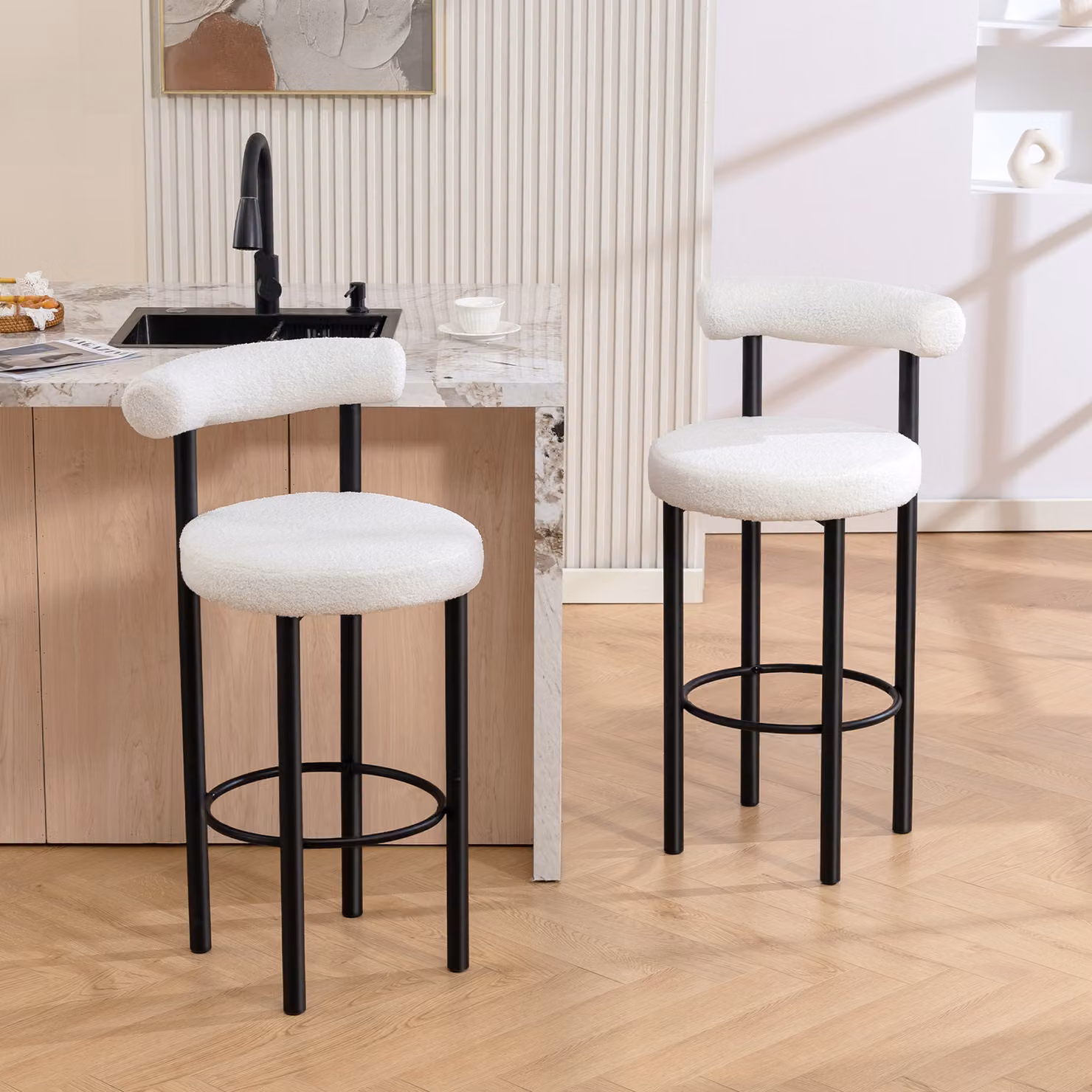 Set di 2 sgabelli da bar HOMCOM in tessuto bouclé color crema con schienale curvo e poggiapiedi, L 50 x P 52,5 x H 98 cm – 2