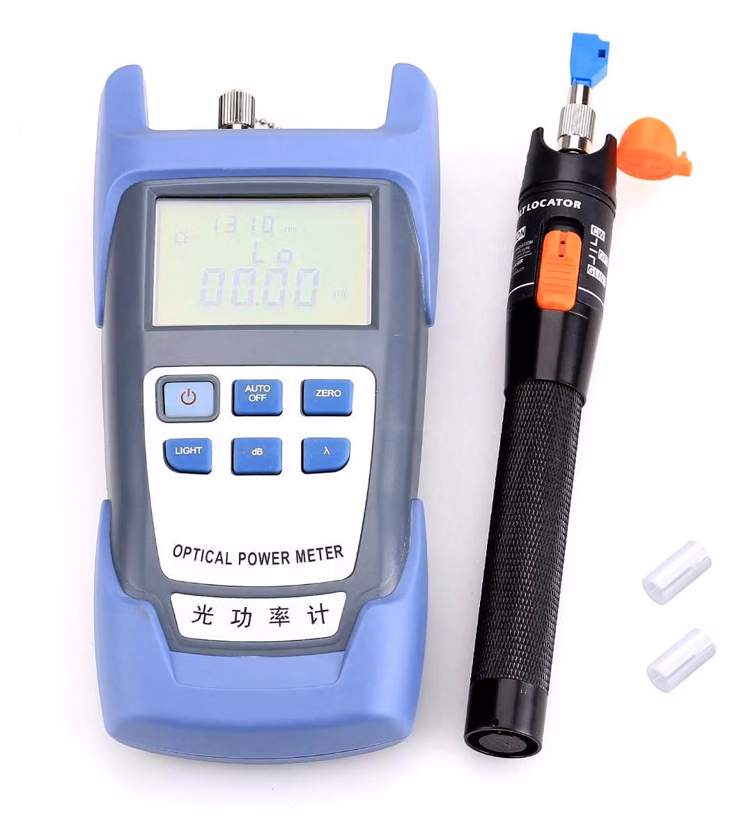 Kit di test per fibra ottica, composto da 4 elementi: misuratore, localizzatore di guasti e adattatori