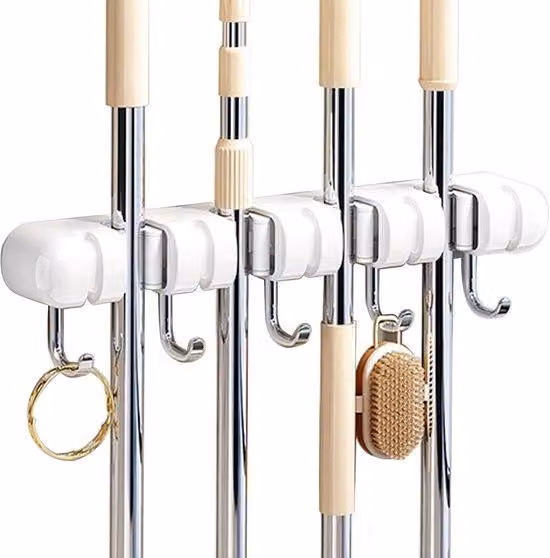 Supporto da parete per spazzole con 4 fori e 5 ganci, ideale per soggiorni, cucine, bagni, garage e giardini (bianco).
