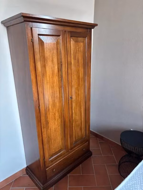 Armadio in legno stile arte povera con 2 ante e 1 cassetto Mobili 2G colore noce L/P/H: 90 x 45 x 180 cm – 1
