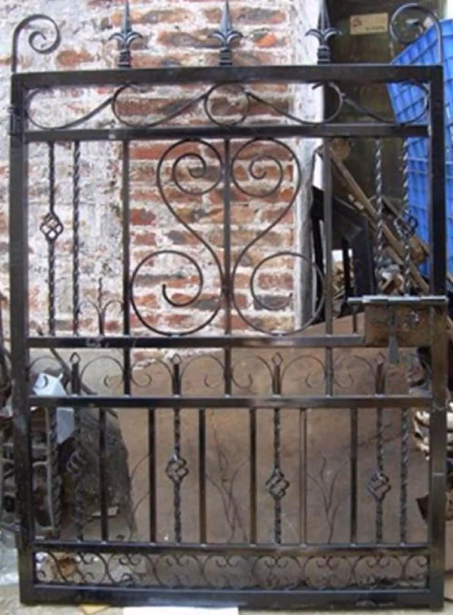 Casa Padrino Cancello d'ingresso in stile liberty nero antico 111 x H. 159,5 cm - Cancello da giardino - Cancello in metallo - Accessori da giardino barocco e liberty