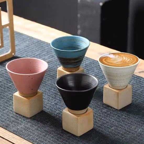 Set di Caffè Ceramico Vintage da 4 - Tazze a Tre Angoli per Espresso, Caffè, Tè e Latte