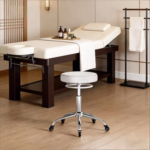 Sgabello da ufficio girevole OKWISH bianco con seduta in ecopelle e struttura in metallo per home office