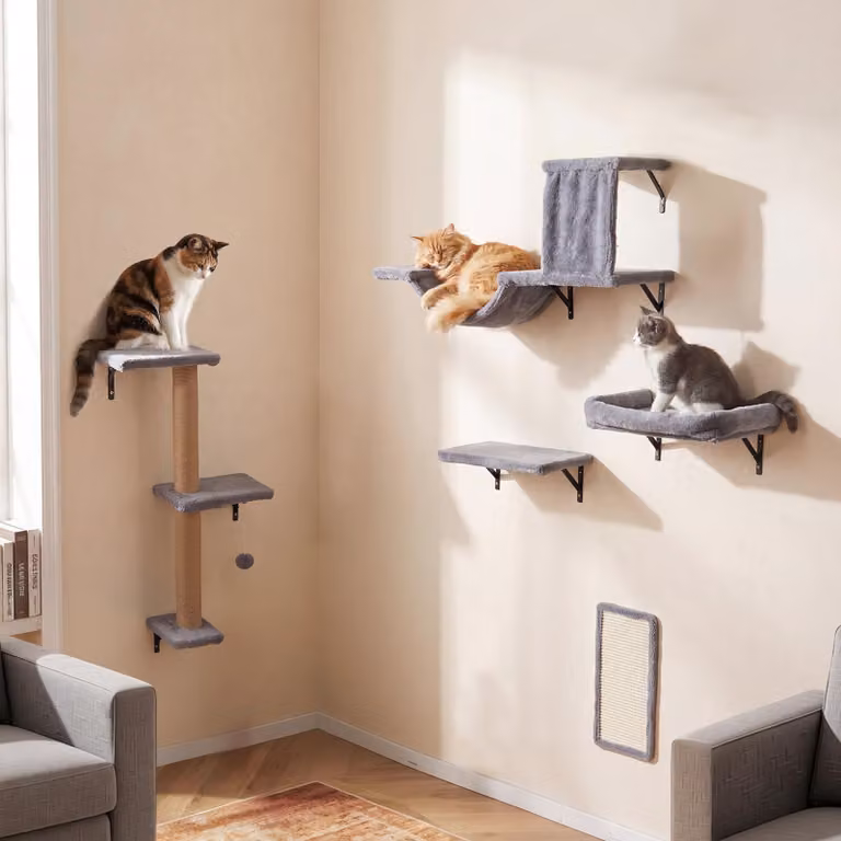 Costway Mensole da parete per gatti a 3 piani in legno e sisal grigie con tiragraffi e pompon sospesi per arrampicata e salto