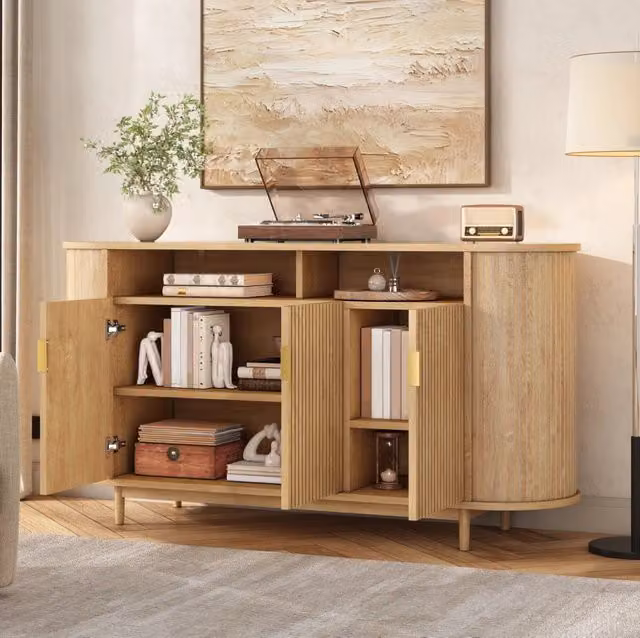 Sideboard 3 ante con frontale a linee verticali; 140 x 40 x 78 cm; MDF e truciolare; naturale