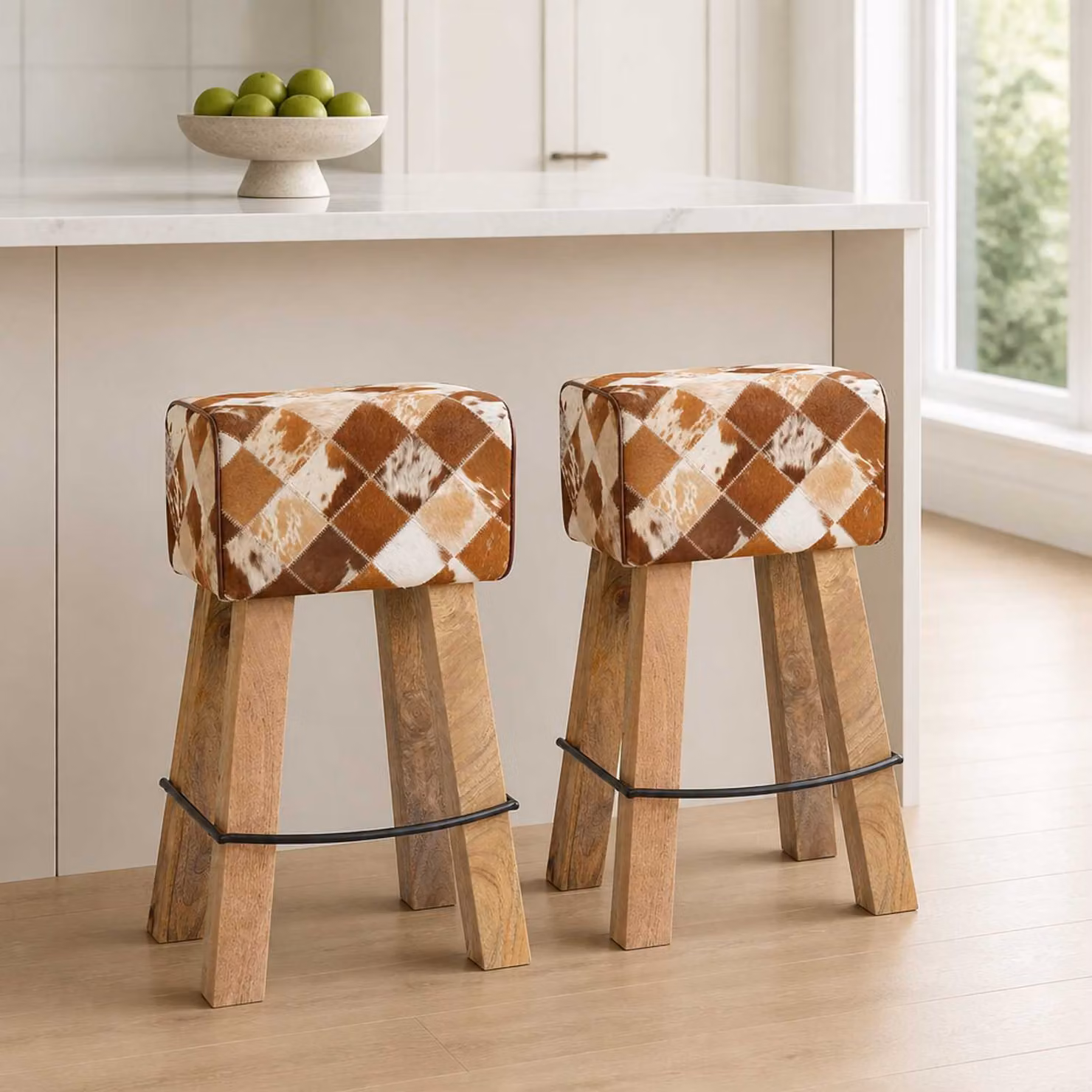 Set di 2 sgabelli da bar vidaXL in ecopelle marrone con struttura in legno di mango L/P/H: 44 x 33 x 74 cm