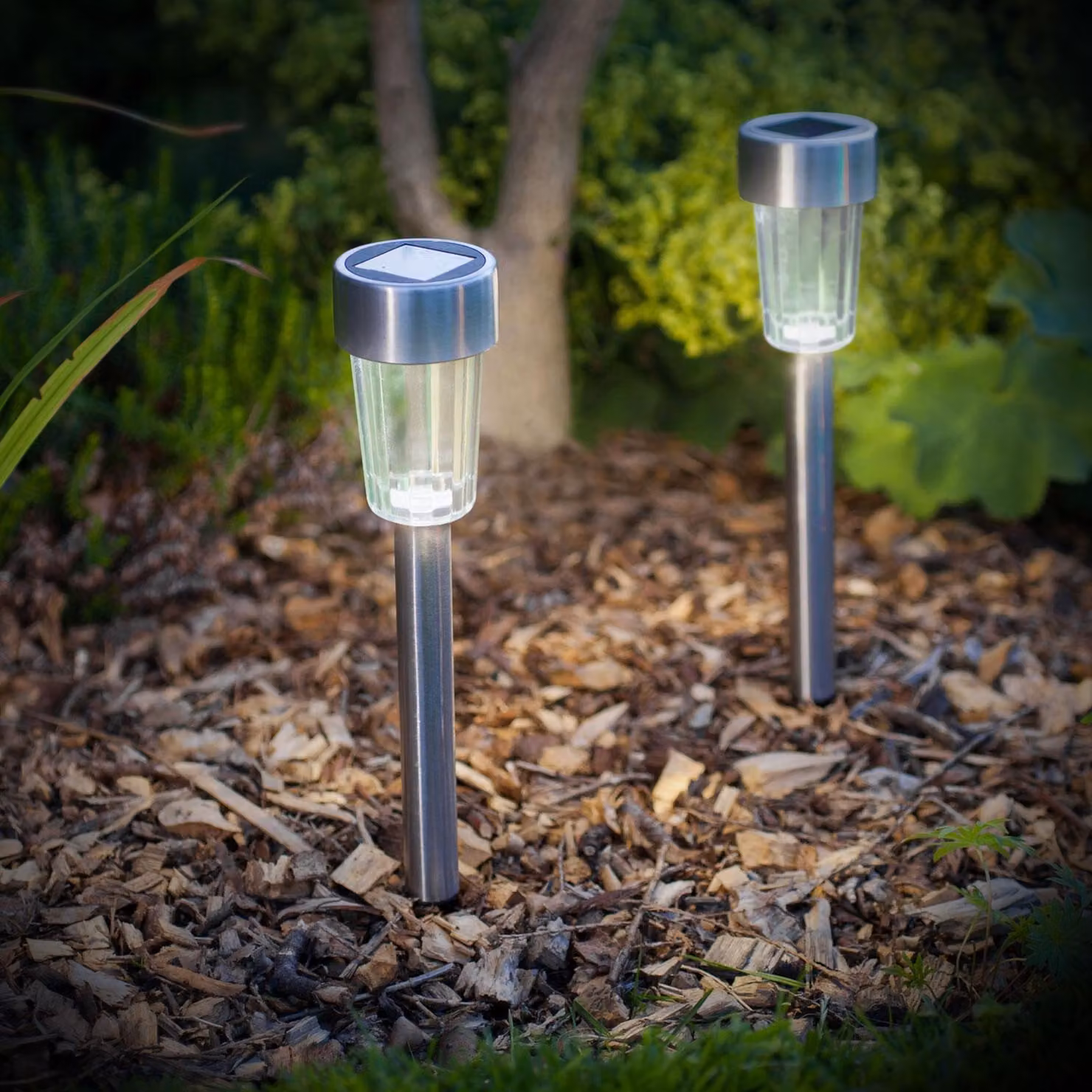 1x lampada da giardino a LED solare con picchetto - Bianco freddo - Grigio - Metallo - 18,5 cm - Alimentazione solare - Si accende automaticamente al tramonto - Illuminazione decorativa da esterno per giardini e vialetti [11702A]