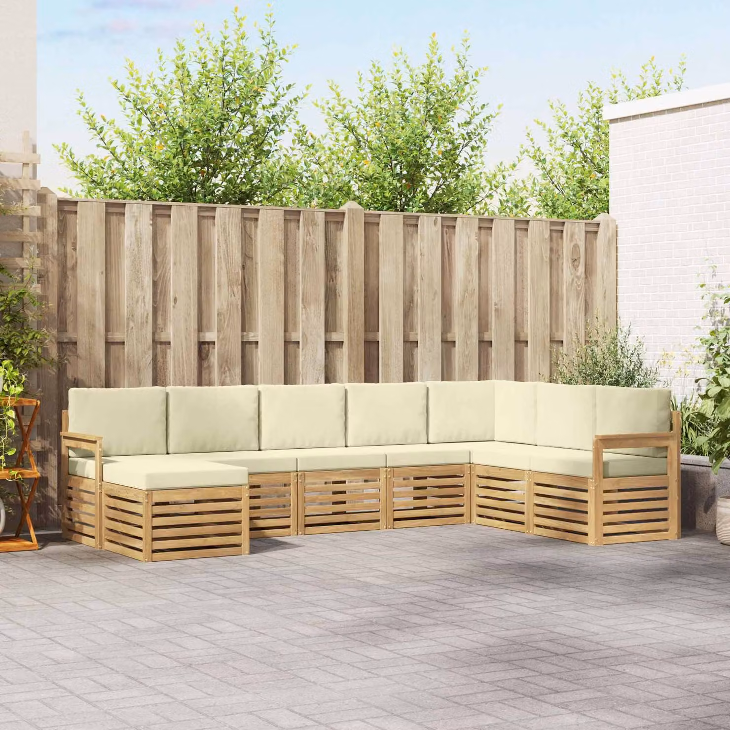 vidaXL Set di divani da esterno a L composto da 8 pezzi in legno di acacia con cuscini bianchi e beige