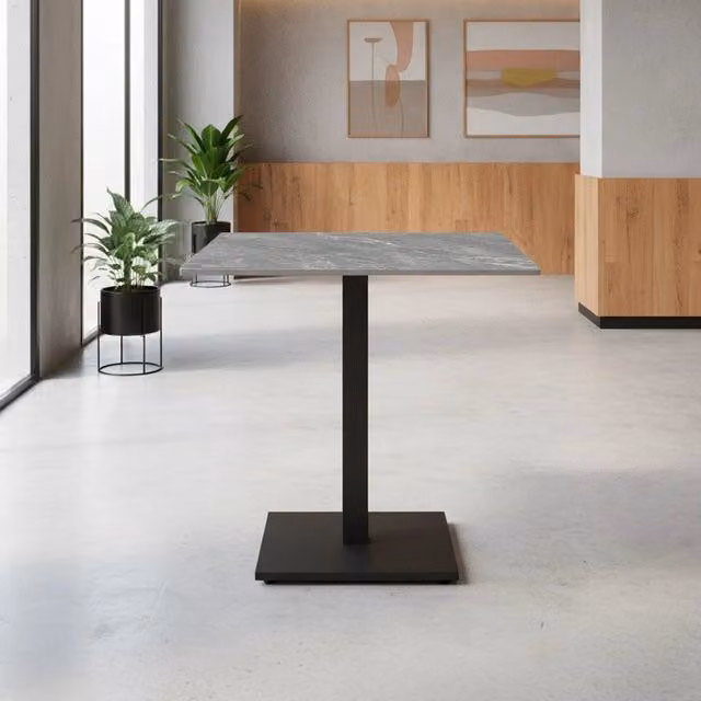 Tavolo quadrato Elora 70x70 con piano in ceramica effetto marmo grigio e struttura nera set 2 pz