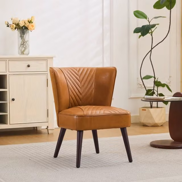 Poltrona lounge moderna OKWISH in pelle marrone con base in legno e dettagli geometrici