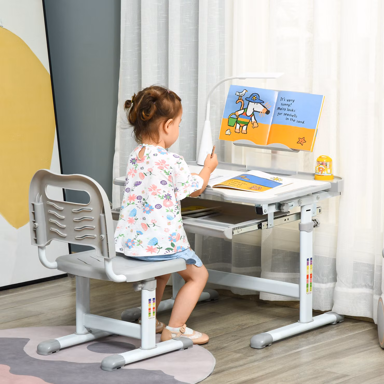 Set Tavolo e Sedie HOMCOM Grigio con Altezza e Inclinazione Regolabile, Leggio, Portapenne, Porta Tazza e Lampada USB per Bambini dai 6 ai 10 Anni – 2