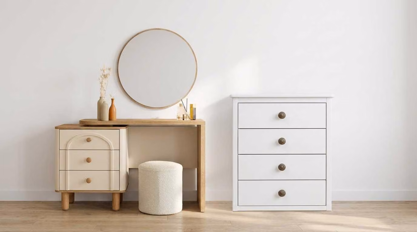 Comò e specchiera da trucco, set beige, design moderno, lusso, con poggiapiedi