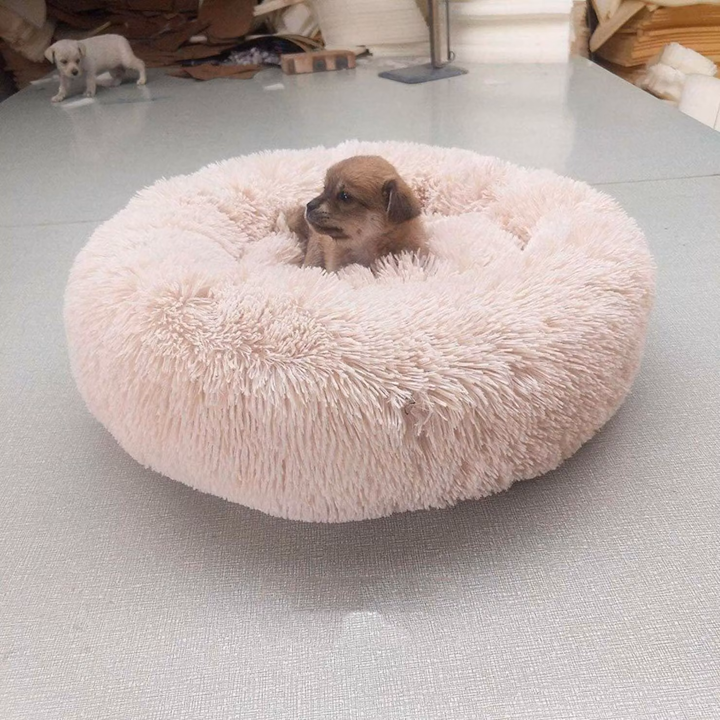 Cuccia per animali domestici a forma di ciambella, auto-riscaldante, rotonda, traspirante, in peluche, color beige, 50 cm