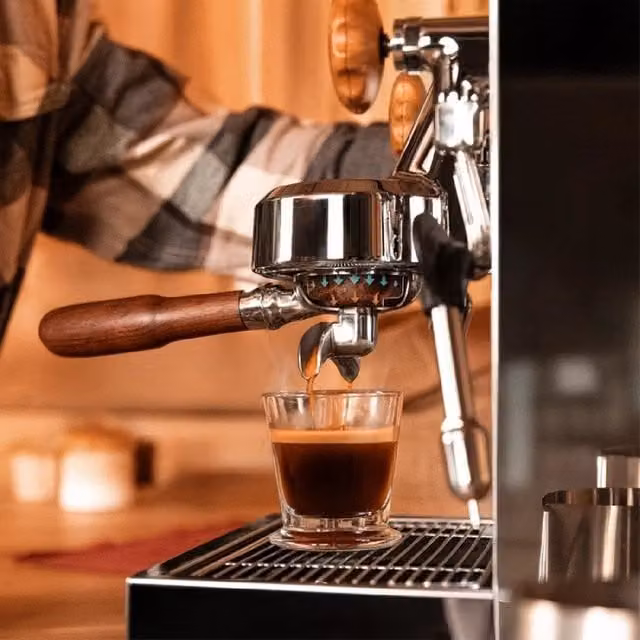Macchina da caffè espresso Cecotec Baristeo Classic argento con sistema dual boiler e controllo PID per caffè macinato