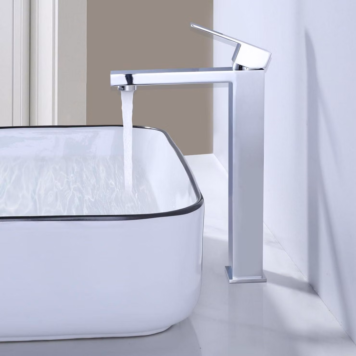 Miscelatore per lavabo, monocomando, acciaio inossidabile, finitura cromata, con erogatore alto
