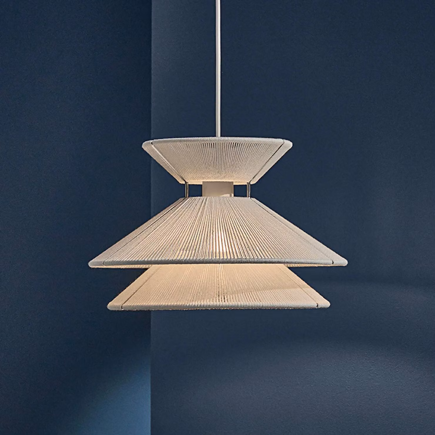 FRANDSEN Lampada a sospensione Kiku, dimmerabile, Bianco / Opale, Soggiorno / Sala da pranzo, Metallo, Design, Lampada a sospensione