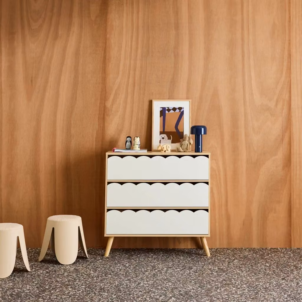 Cassettiera per bambini Sweeek in stile scandinavo effetto legno, disponibile in bianco, rosa o verde – 2